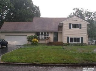 2 Novie Rd, Pt Jefferson Station, NY 11776