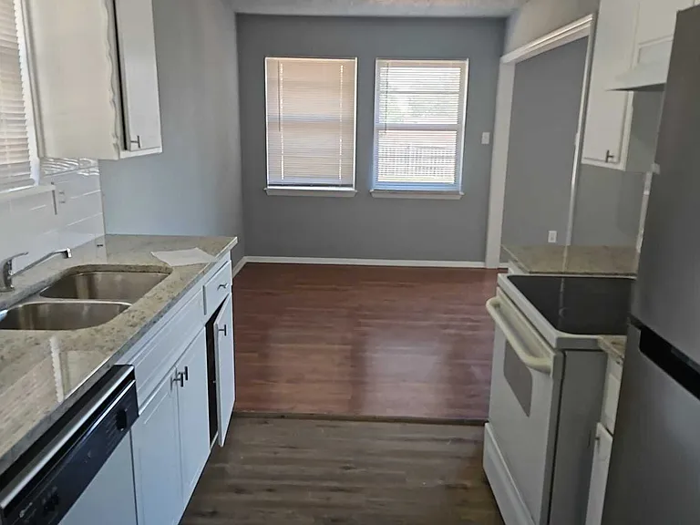 5701 NW Chestnut Ln — Photo 10