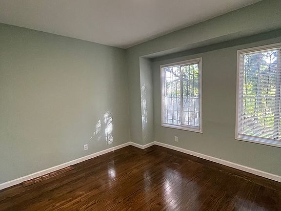 4th image of 3159-3161 Lynde St #2739