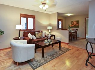 218 8th Ave N, Hopkins, MN 55343