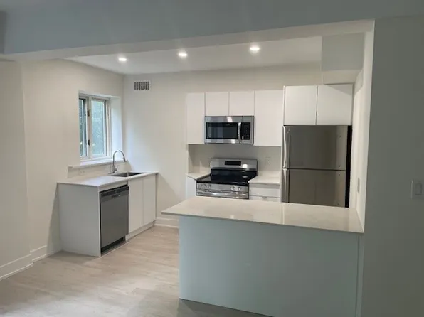 110 Saint Clair Ave W, Toronto, ON M4V 1N4