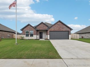 7402 E Pittsburg Ct, Broken Arrow, OK 74014