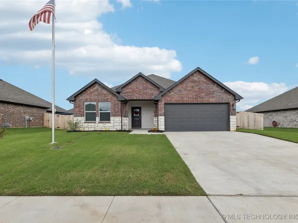 7402 E Pittsburg Ct, Broken Arrow, OK 74014