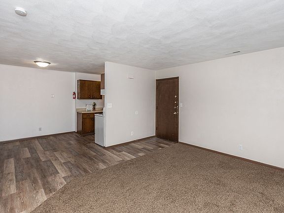 3rd image of 2415 Jebens Ave #8
