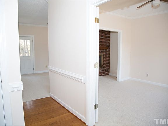 5th image of 216 Woodfield Dr