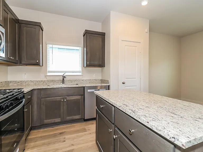 1505 Woodwinds Dr — Photo 8