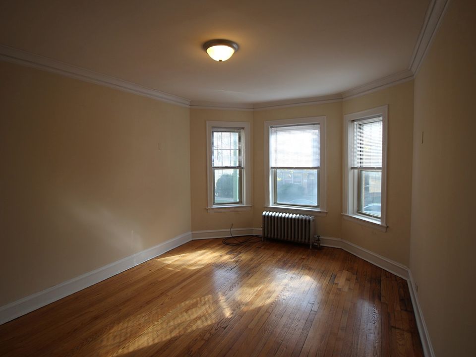 1st image of 2318 W Granville Ave #2