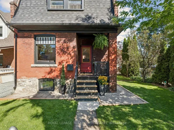 2 Wright Ave, Toronto, ON M6R 1K8