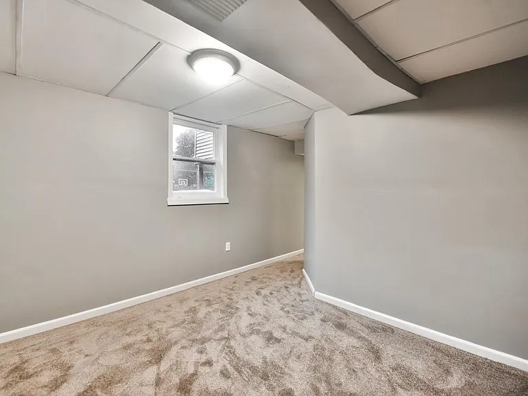 614 S Pine St — Photo 16