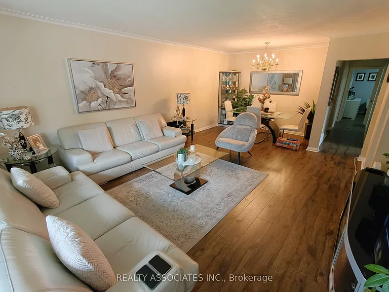 69 Cornerbrook Dr S — Photo 2