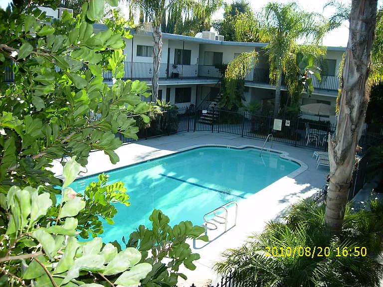 Crestwood Apartments — Photo 29
