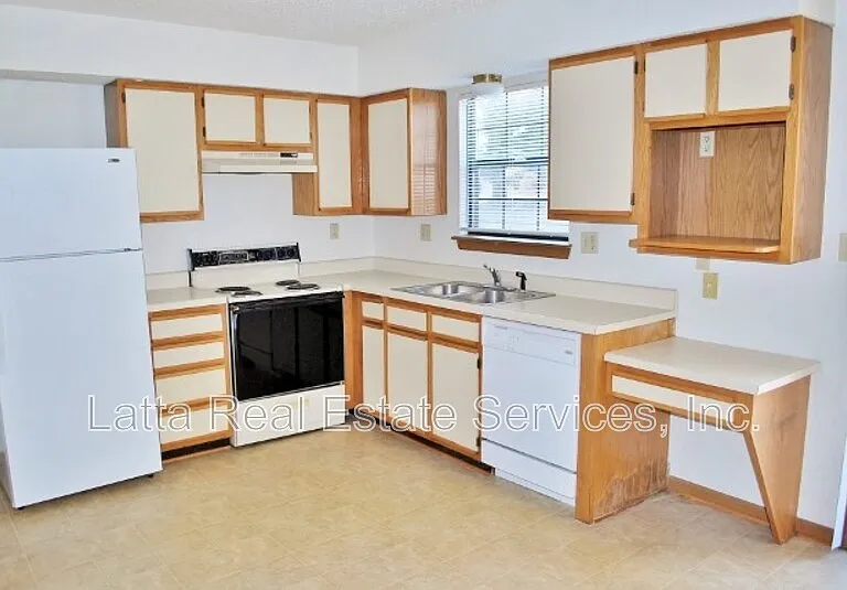 2115 Highridge Dr #C — Photo 7