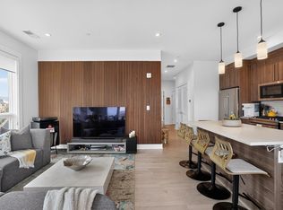 232 Old Colony Ave #405, Boston, MA 02127
