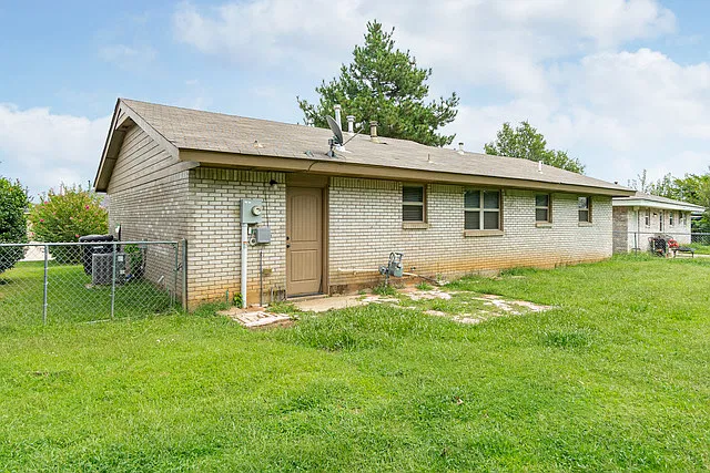 741 N Dallas Ave — Photo 29
