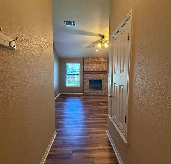 715 Lakeview Dr — Photo 5