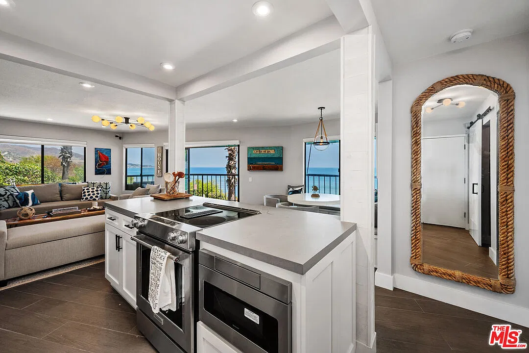 1 bed, 1.0 bath, 701 sqft, $6,250 — Photo 4