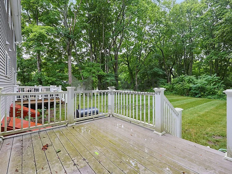 4 Johnson St #B — Photo 28