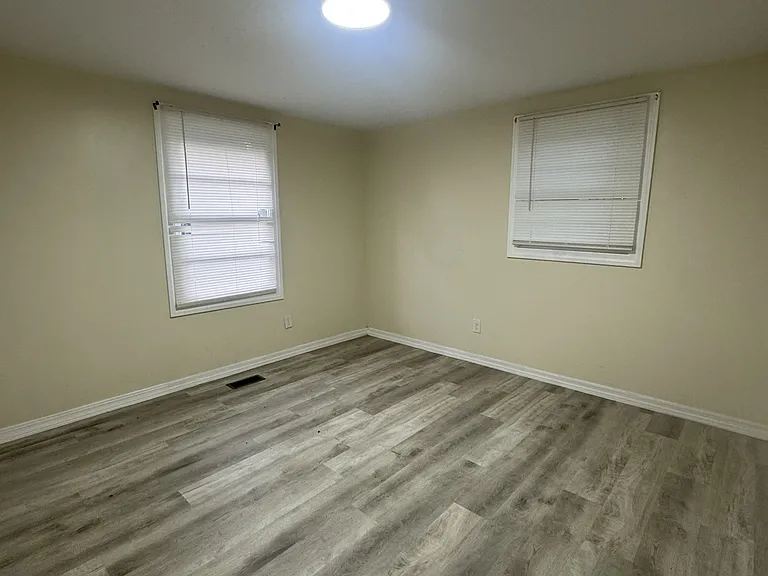 1011 Carter St — Photo 13
