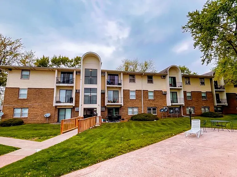 ONE & TWO BEDROOM APARTMENTS IN ANKENY! — Photo 1