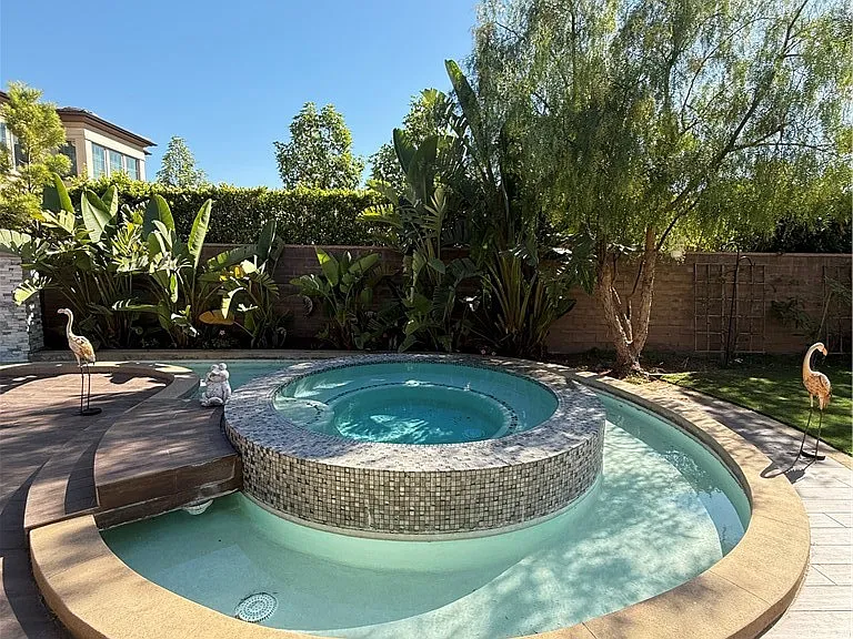 9 Maverick — Photo 25