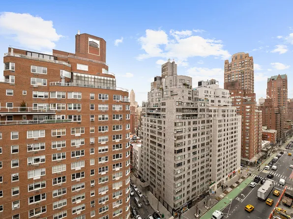 200 East 74th Street 17D image 3 of 15