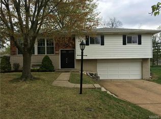 9416 Winterberry Dr, Saint Louis, MO 63126