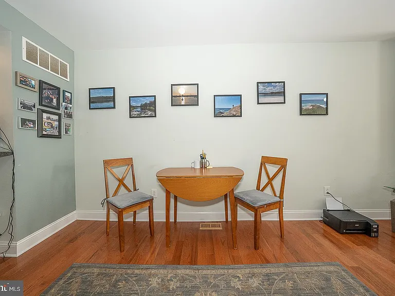 1916 S Alder St — Photo 10