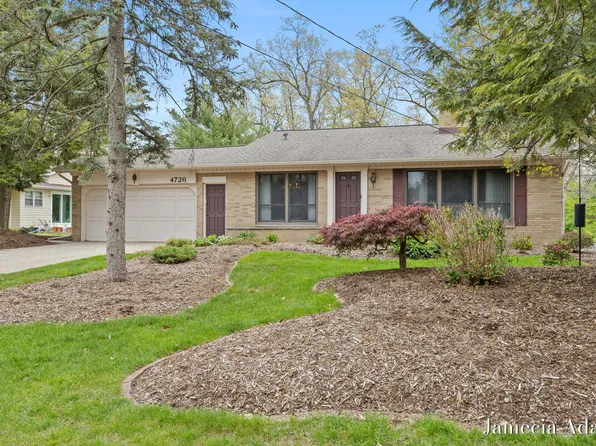 4726 Poinsettia Ave SE, Kentwood, MI 49508