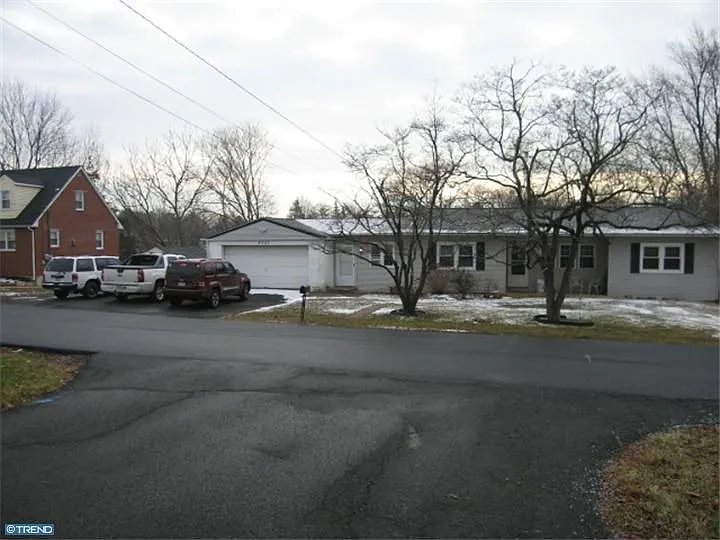 2537 Atlantic Ave photo 1