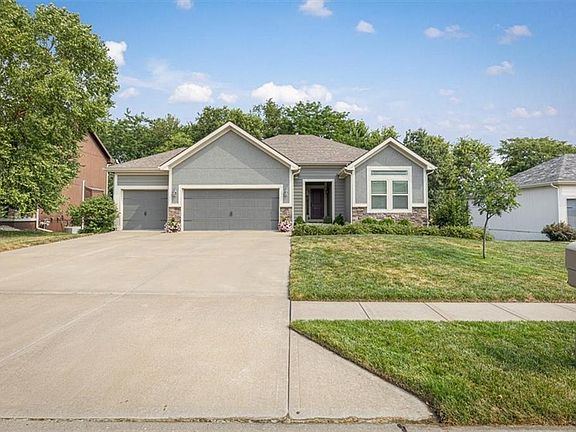 3rd image of 408 Lee Dr