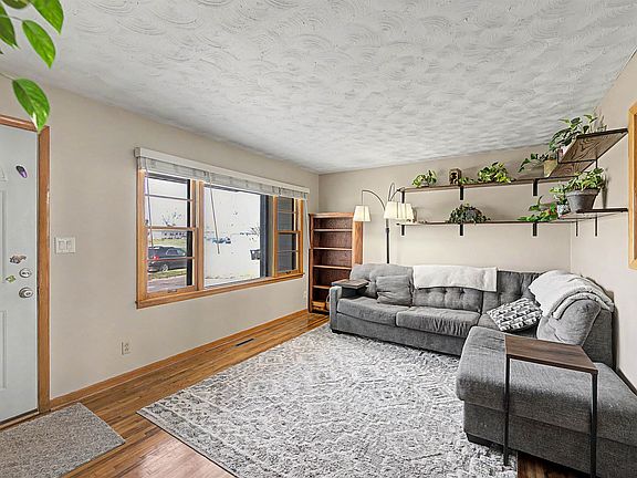 2nd image of 2479 Robin Rd