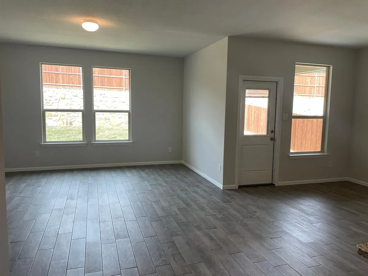 4 bed, 1837 sqft, $2,500 — Photo 2