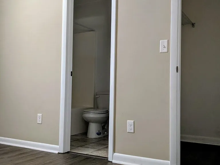 806 Essex Dr — Photo 7