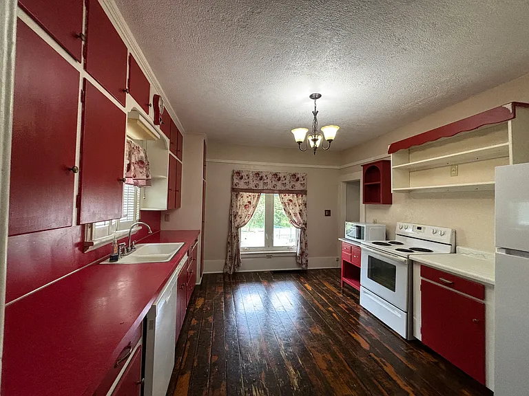 120 N Church St — Photo 4