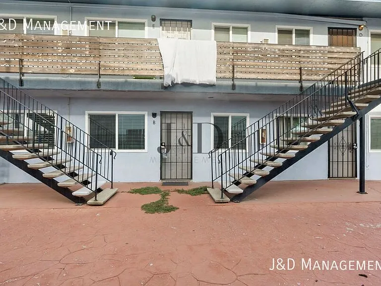 1430 Dubuque St — Photo 3
