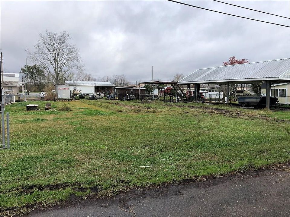 1st image of 221 Cypress Dr