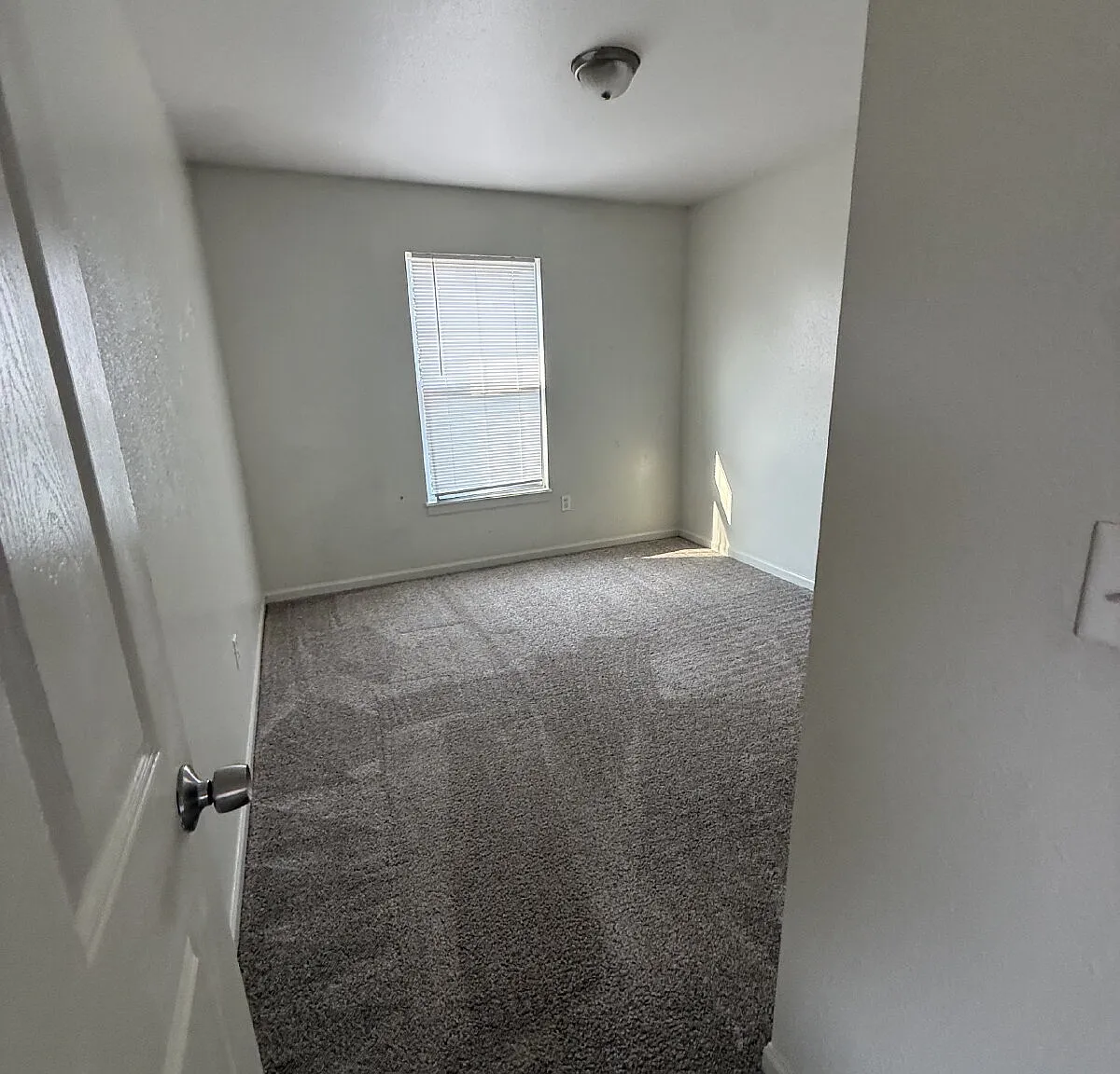 2 bed, 1.0 bath, $895 — Photo 3