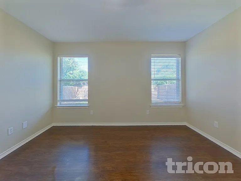 700 Stribling Cir — Photo 5