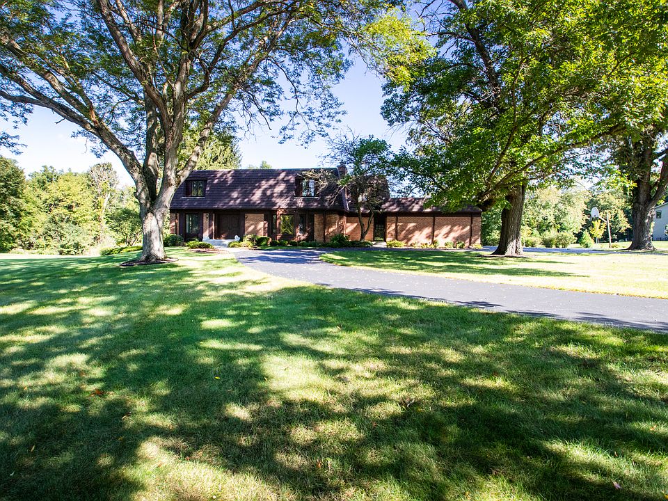 1st image of 7644 Kinnikinnick Dr