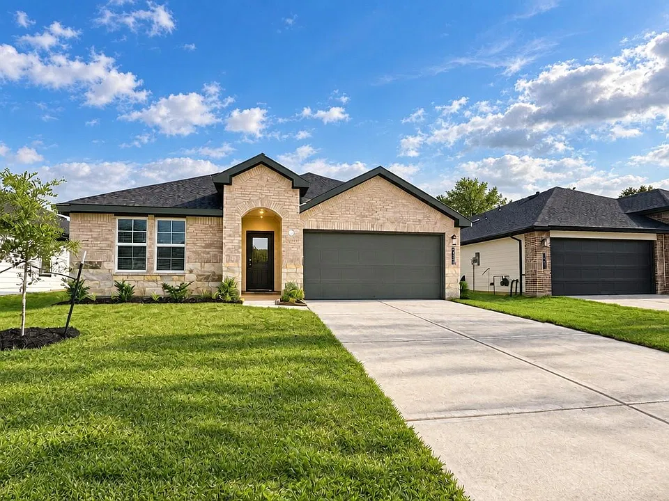 31727 Margaret Woods Ln