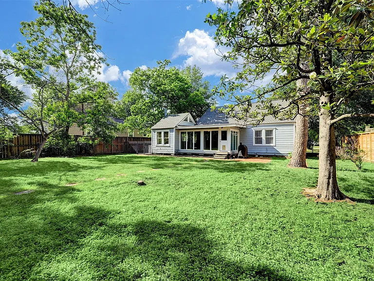 713 Sue Barnett Dr — Photo 25