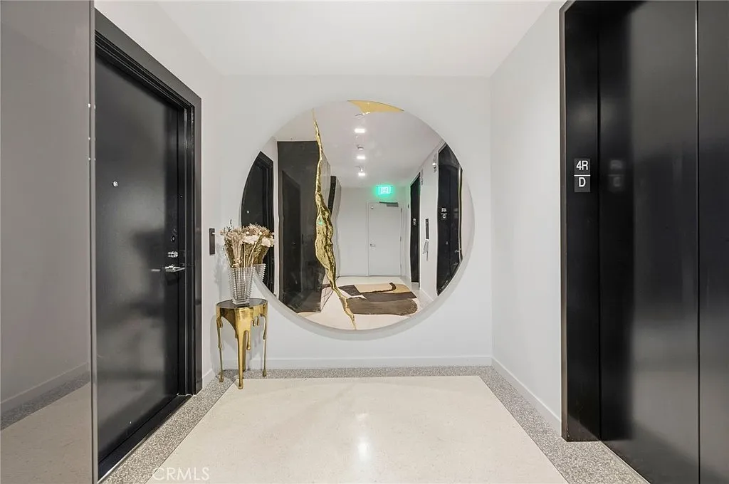 1 bed, 2060 sqft, $22,000 — Photo 2