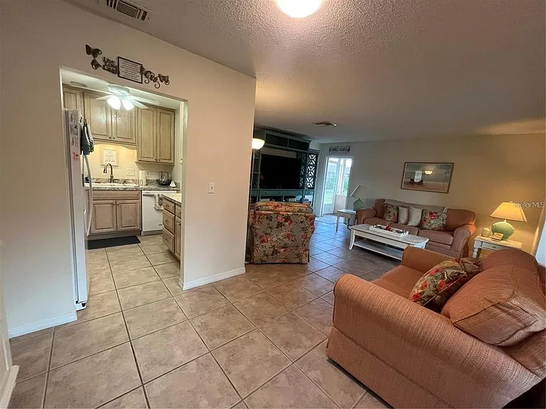 1907 Canterbury Ln #10 — Photo 10