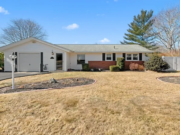 6 Blossom St, Fairhaven, MA 02719