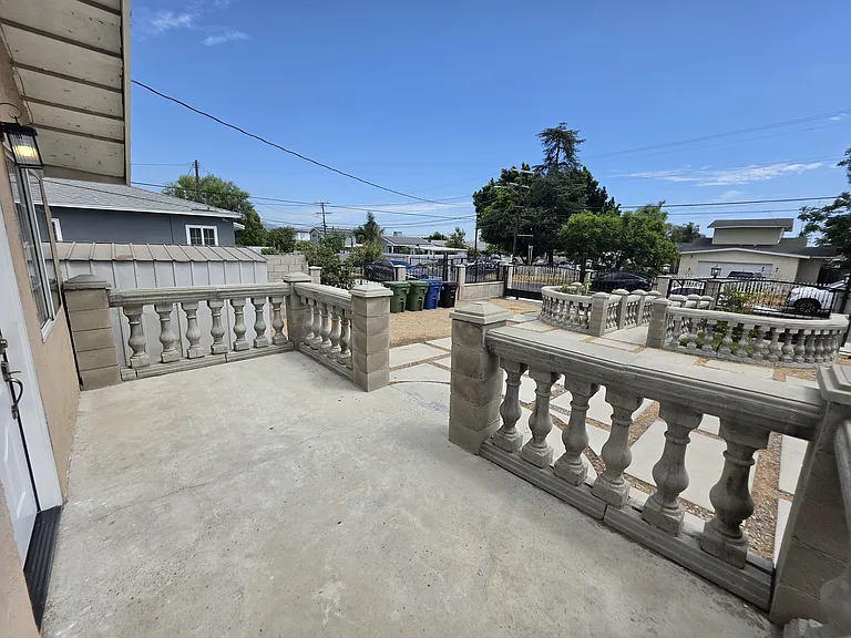 10303 Arminta St — Photo 40