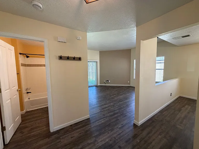 1941 Lee Loop NE — Photo 8