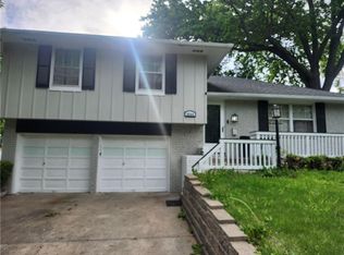 8844 Summit St, Kansas City, MO 64114