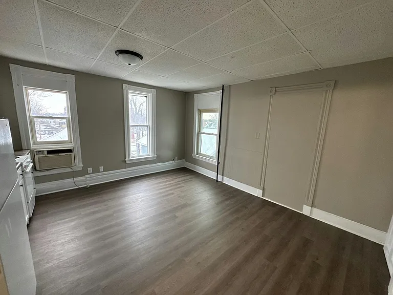 227 Allen St #223-1/2 — Photo 5