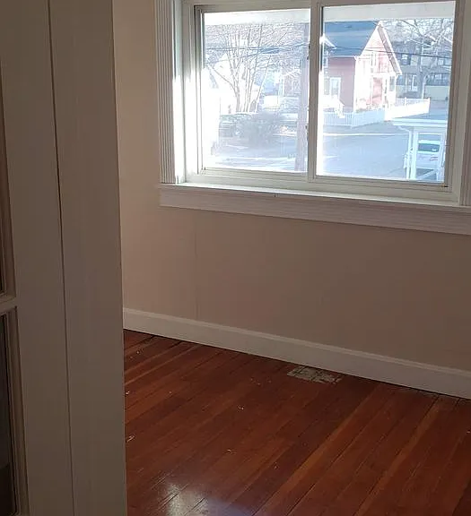 38 Strathmore Rd — Photo 10