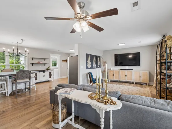6782 Woodbury Pike, Murfreesboro, TN 37127